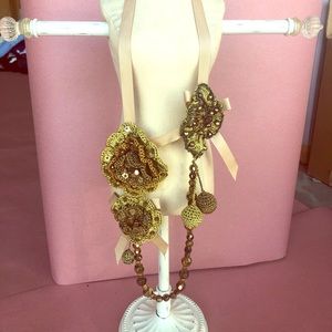 Pearl and hand made crochet flower necklace